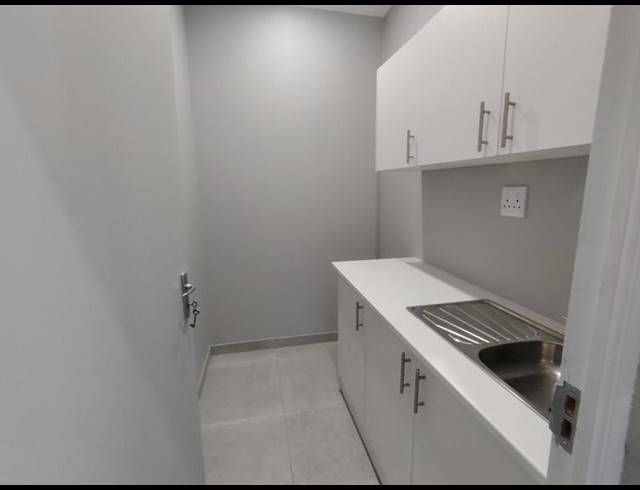 BUSINESS PROPERTY TO RENT IN LYTTELTON MANOR